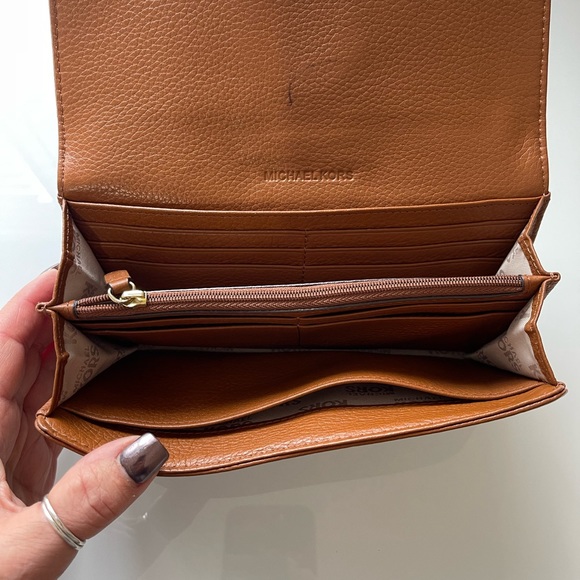 Michael Kors brown pebble leather continental wallet. - Picture 7 of 8